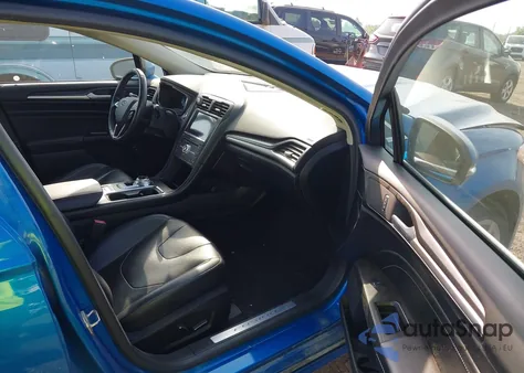 2020 Ford Fusion Hybrid Titanium из США, поврежденный, VIN 3FA6P0RU5LR132676